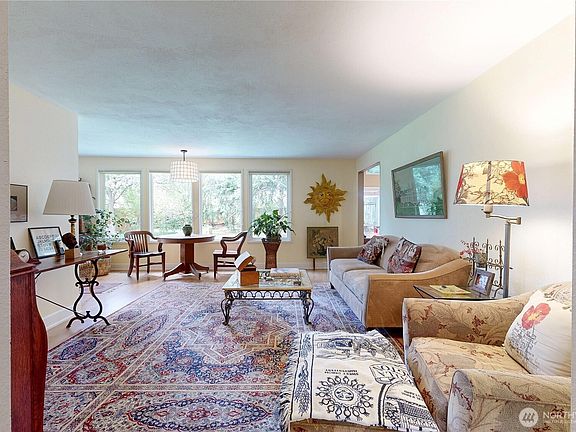 2nd image of 1922 Leonard Drive