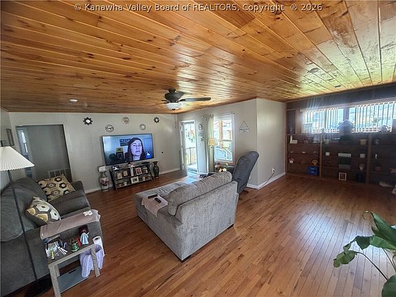 3rd image of 26 Justice Addition Ct