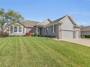 4232 SW Flintrock Dr, Lees Summit, MO 64086