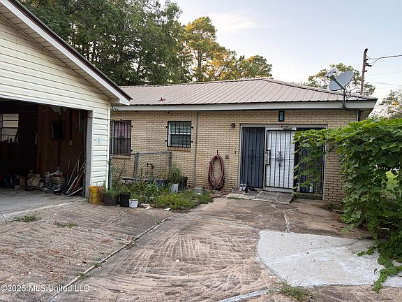 3rd image of 5741 Eastwood Dr