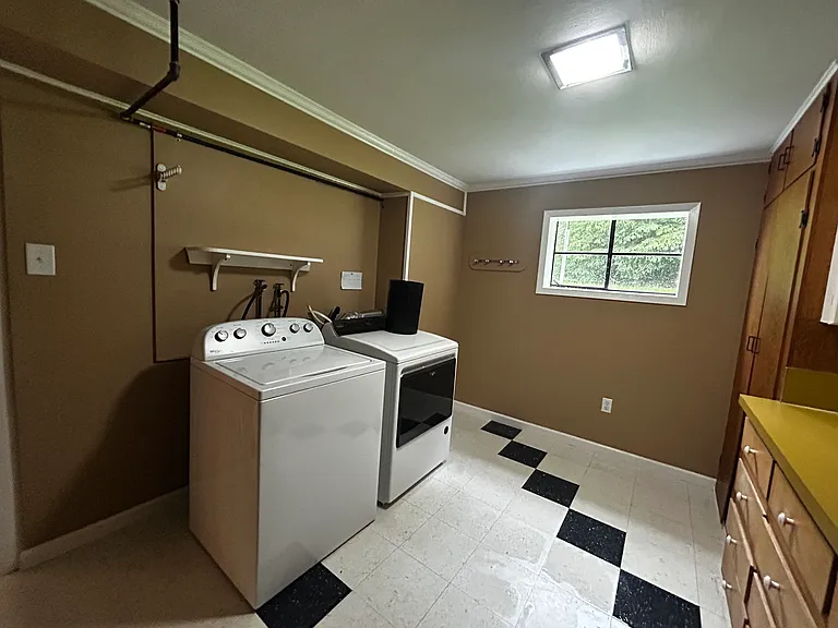 330 Sawmill Rd — Photo 19