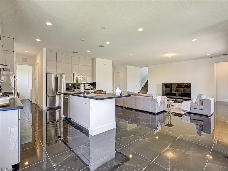 5126 Penella Ave — Photo 11