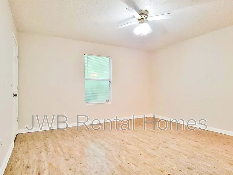3562 Drexel St — Photo 8