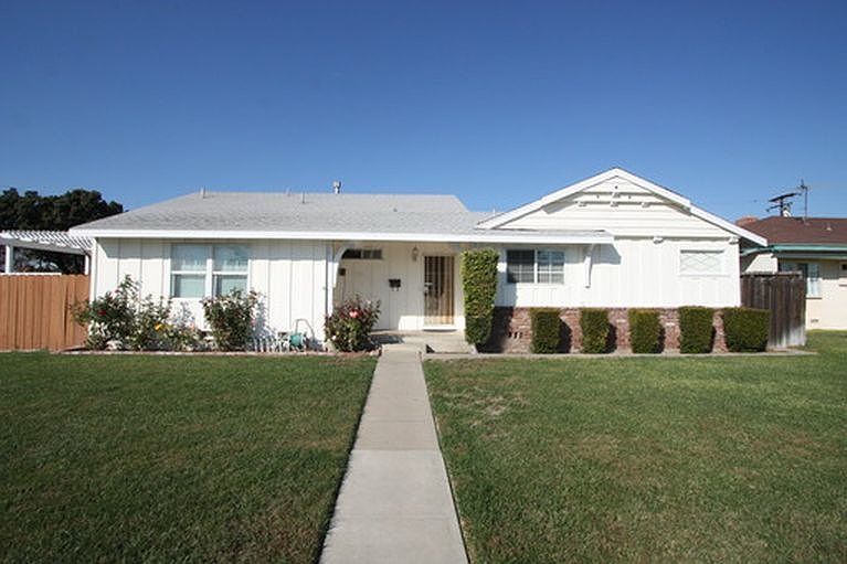 1st image of 2203 E Sycamore St #0
