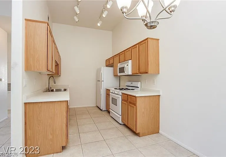 2305 W Horizon Ridge Pkwy #1023 — Photo 6