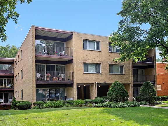 2nd image of 6959 N Ridge Blvd APT 1D