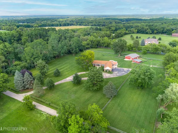 157M Helm Rd, Barrington, IL 60010