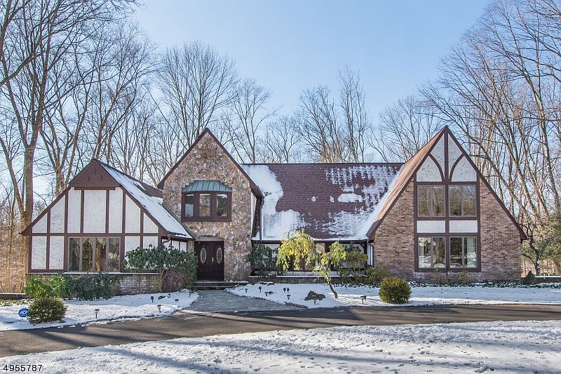 1st image of 17 Brookside Dr