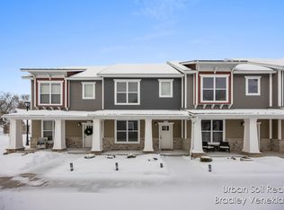 165 Tamarack Ln NE, Rockford, MI