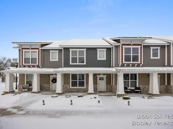 165 Tamarack Ln NE, Rockford, MI 49341