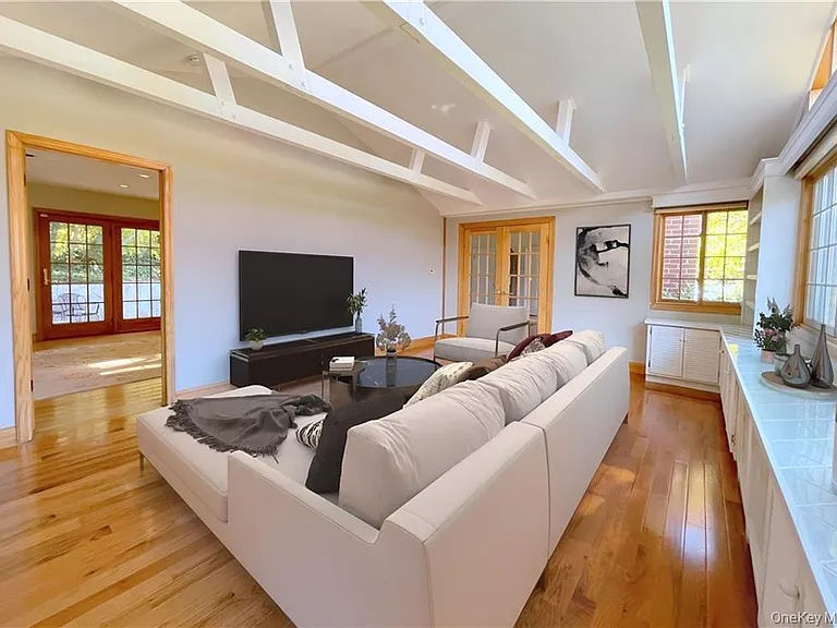 12 Ervilla Dr — Photo 11