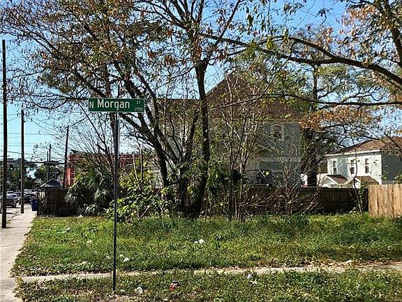 2nd image of 210 E Columbus Dr