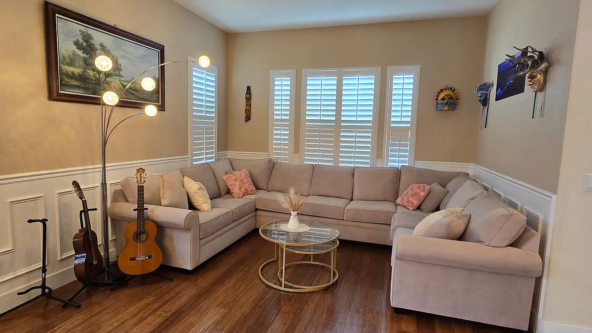 5 bed, 4.5 bath, 4070 sqft, $4,500 — Photo 3