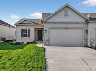 25037 W 94th Ter, Lenexa, KS 66227