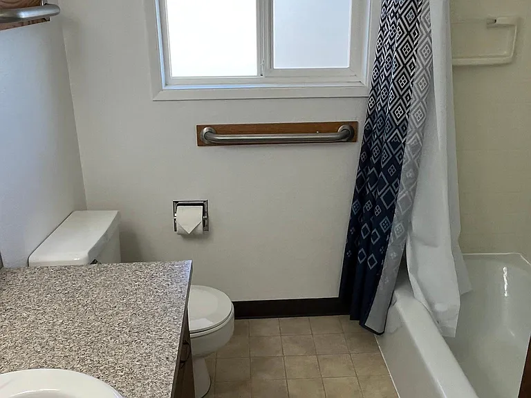 1703 Windsor Dr — Photo 7