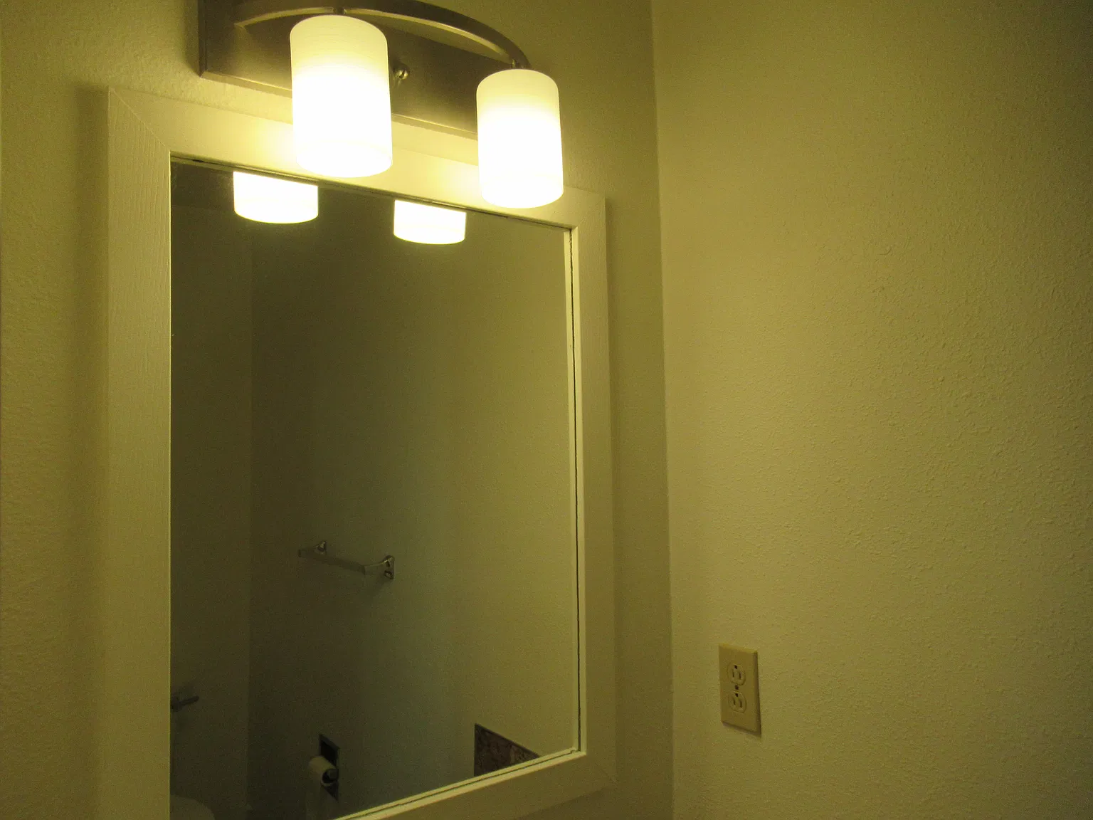 2 bed, 1.5 bath, 1000 sqft, $1,850 — Photo 2