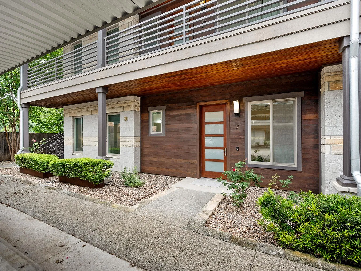 1 bed, 1.5 bath, 1076 sqft, $2,900 — Photo 2