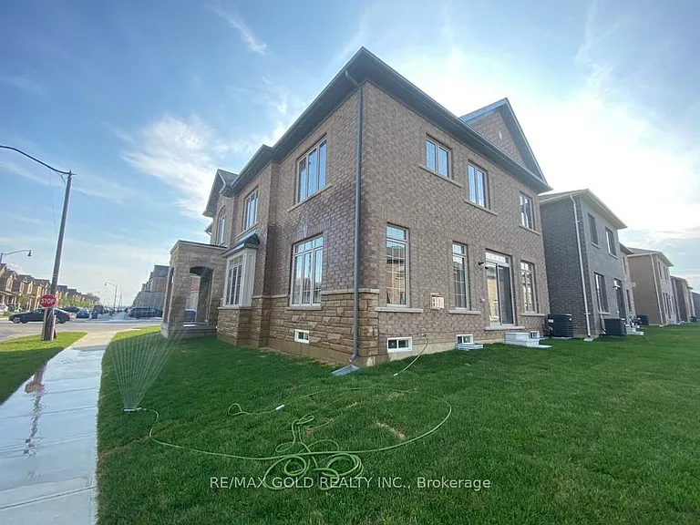 537 Veterans Dr — Photo 5
