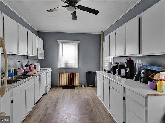 3rd image of 213 W Elm St