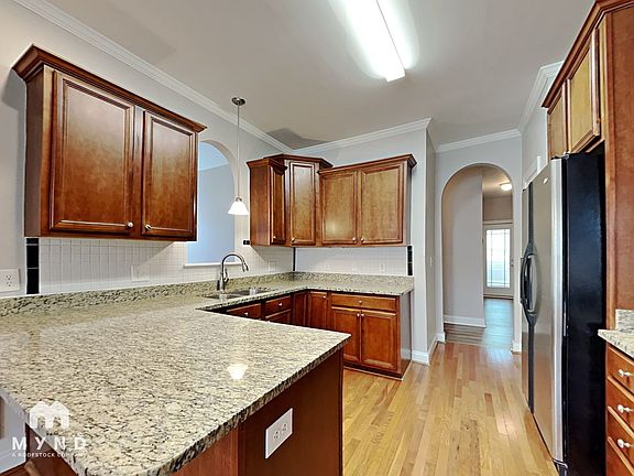 3rd image of 209 Boulder Dr