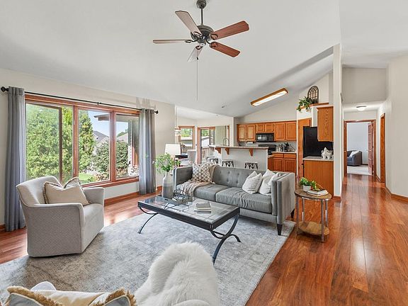 5th image of N26W27080 Prospect AVENUE