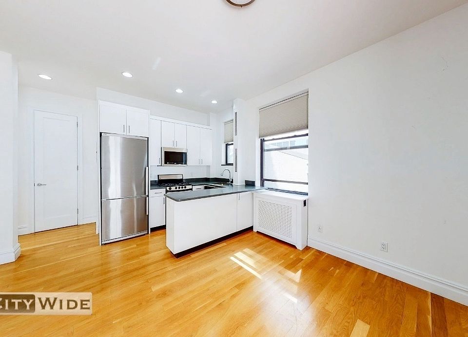 1st image of 140 E 46th St #H