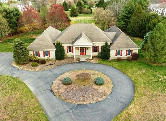 5th image of 9 Lenape Springs Rd