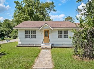 394 W 1st St, Centerton, AR 72719