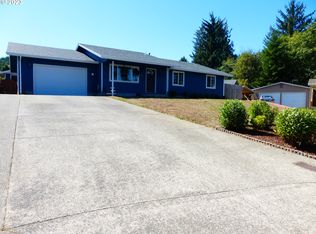 124 Providence Dr, Reedsport, OR 97467