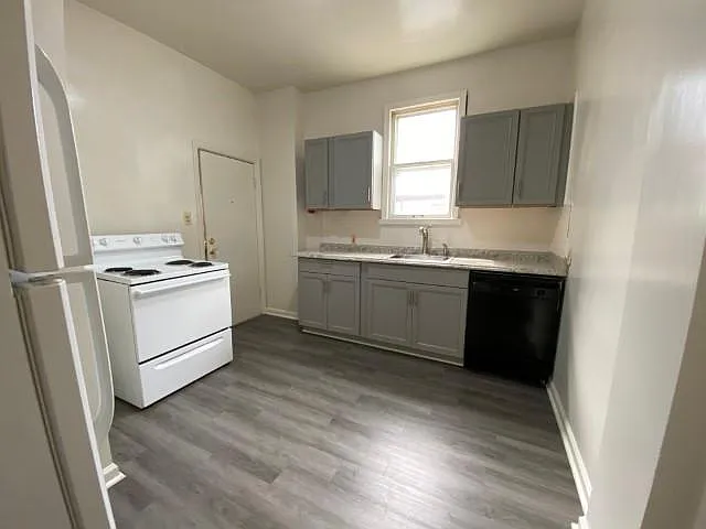 320 N Adams St #1 — Photo 4