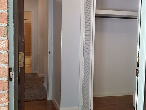 Entrance Foyer with Closet!