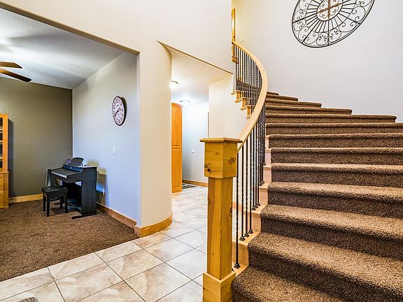 Grand entry Vaulted ceilings, curved staircase