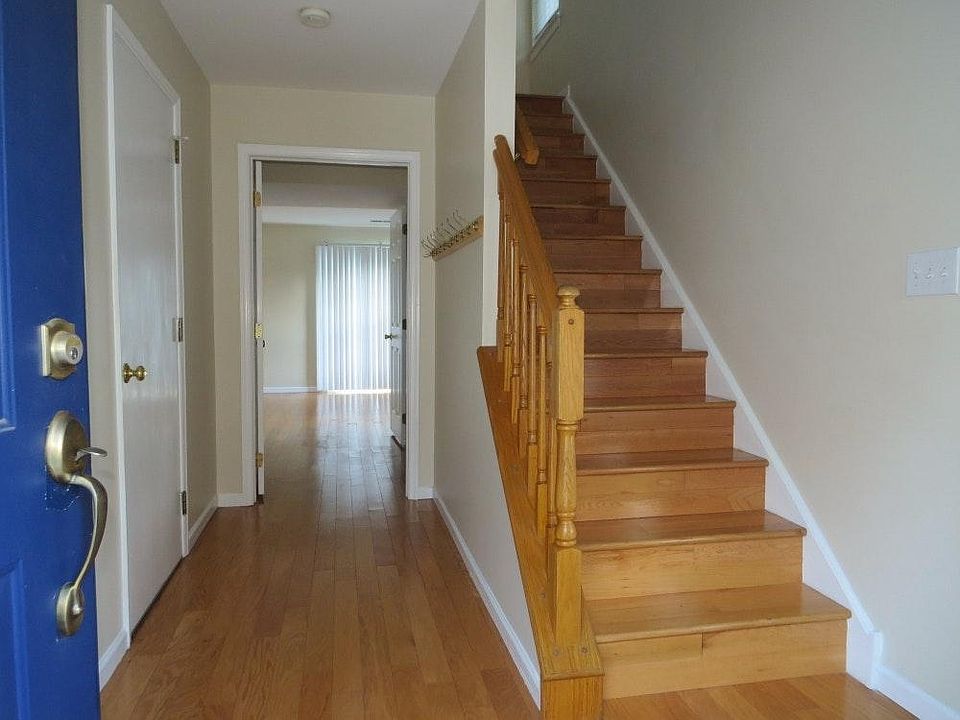 1st floor, entrance