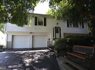 22 Michelle Ct, Ewing, NJ 08628