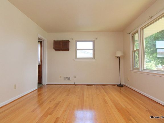 4th image of 530 E Augusta Ave