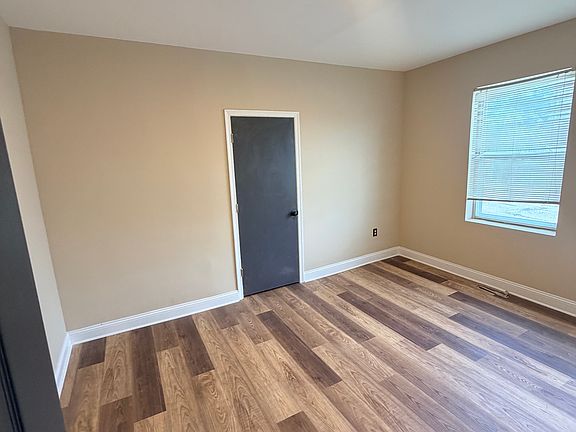 4th image of 1901 E 32nd St APT 2