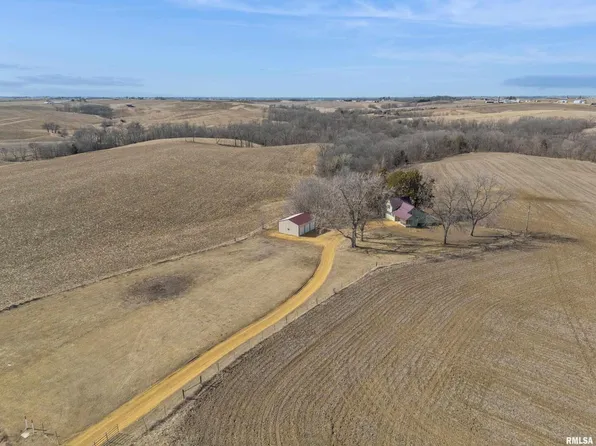 33286 12th St, Charlotte, IA 52731