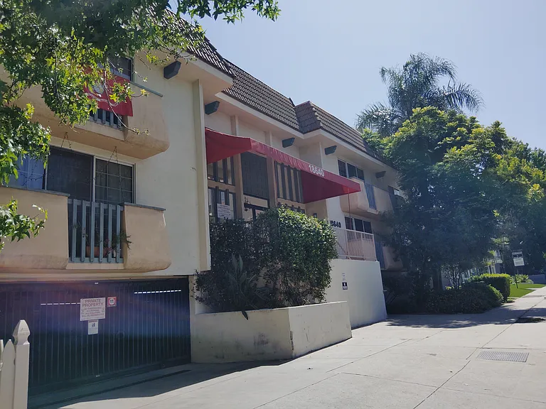 18640 Collins St #201 — Photo 32