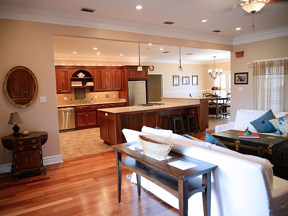 4th image of 906 Sundeck Cir