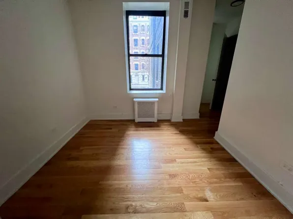 750 Riverside Drive image 2 of 5