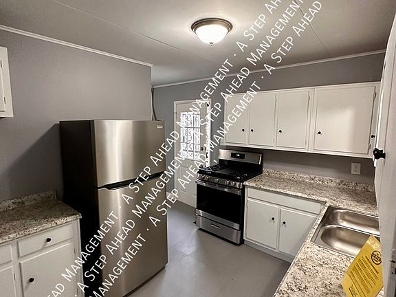 5th image of 3921 Wallace Ave