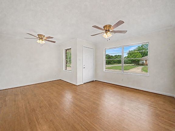 5th image of 2102 Blueberry Ln