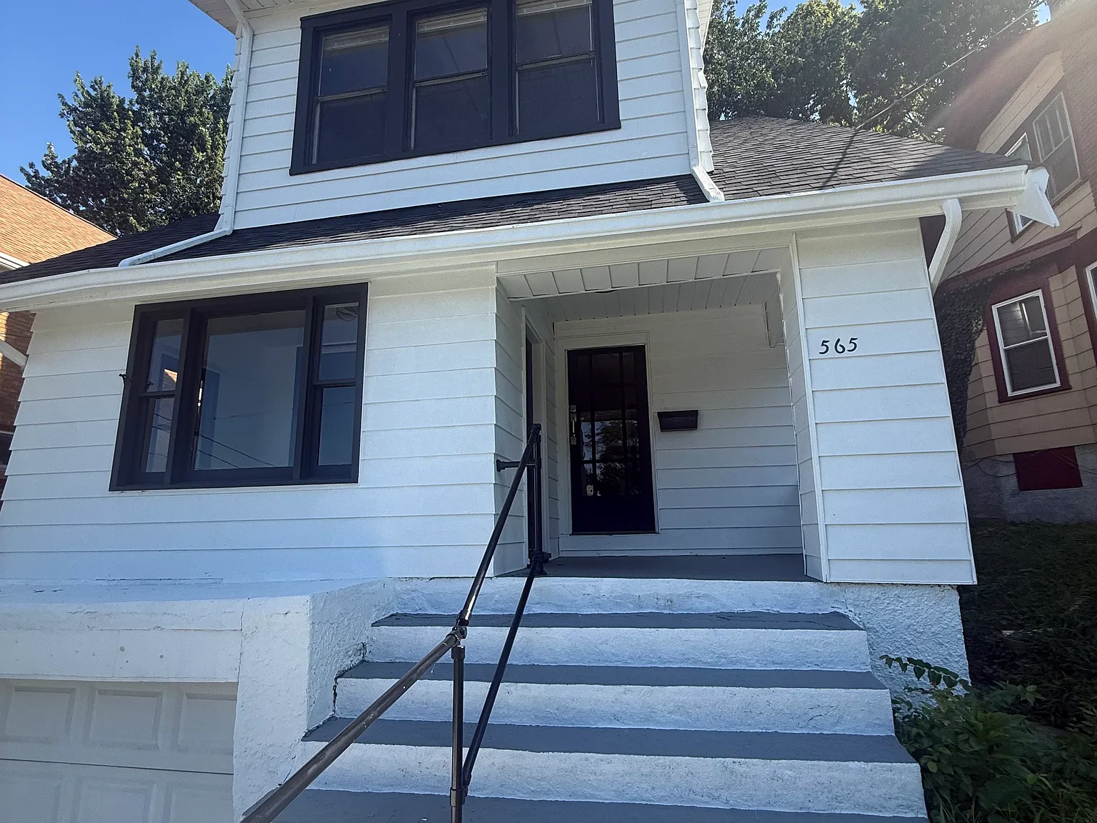 3 bed, 1323 sqft, $1,850 — Photo 2
