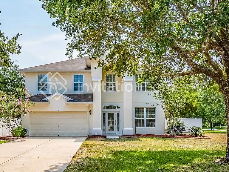 812 Lapoma Way — Photo 1