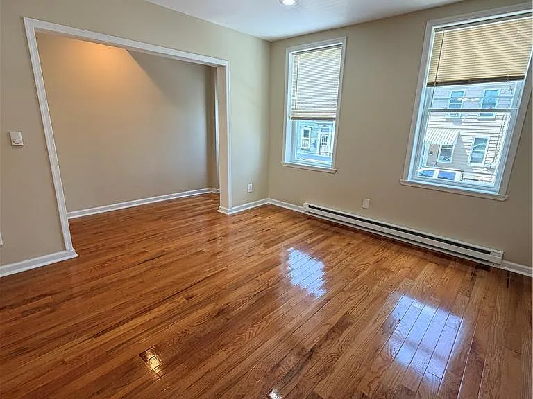 718 Ferry St — Photo 2