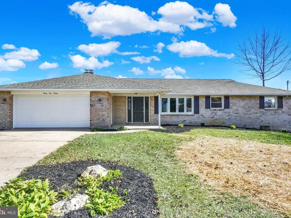3190 Skylight Dr E, York, PA 17402