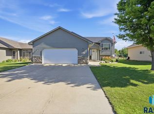 902 Miah St, Harrisburg, SD 57032