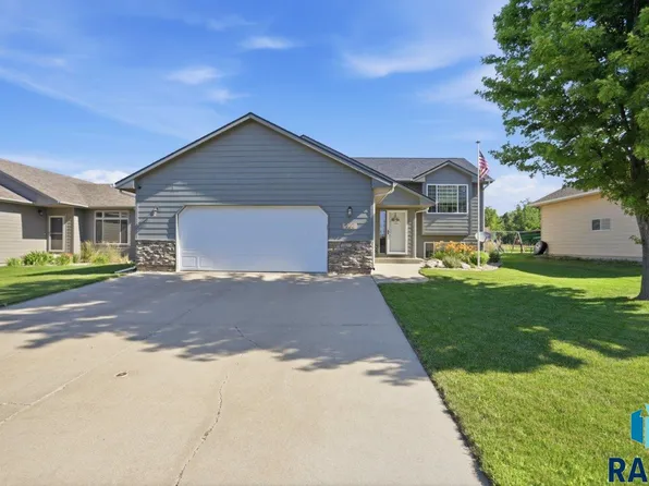 902 Miah St, Harrisburg, SD 57032
