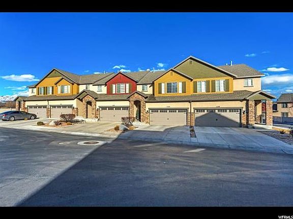 3rd image of 1316 N Willowbrook Ln