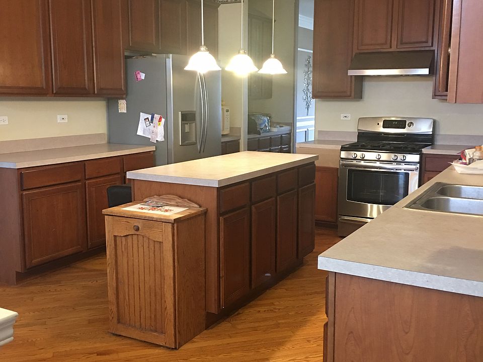 Large Kitchen with Island